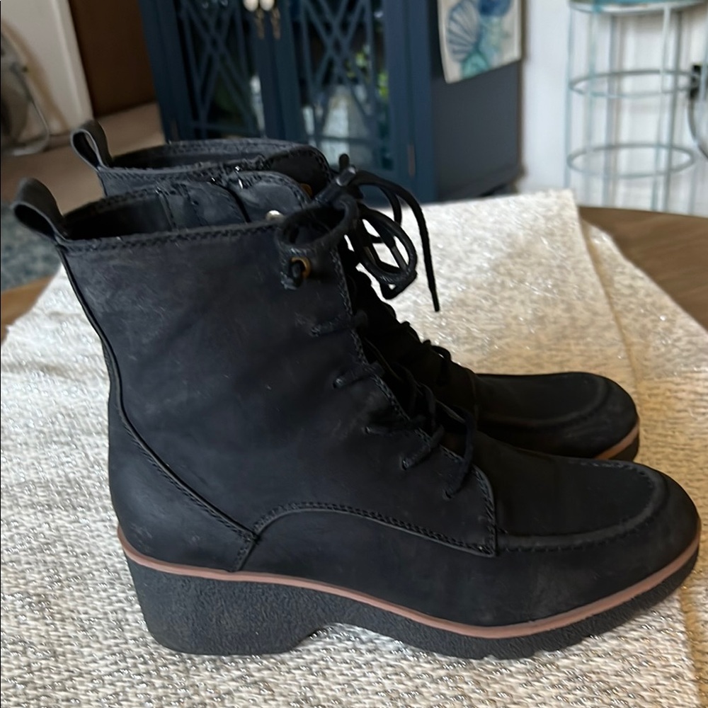 Women's Naturalizer Black Lace-Up Ankle Boots
